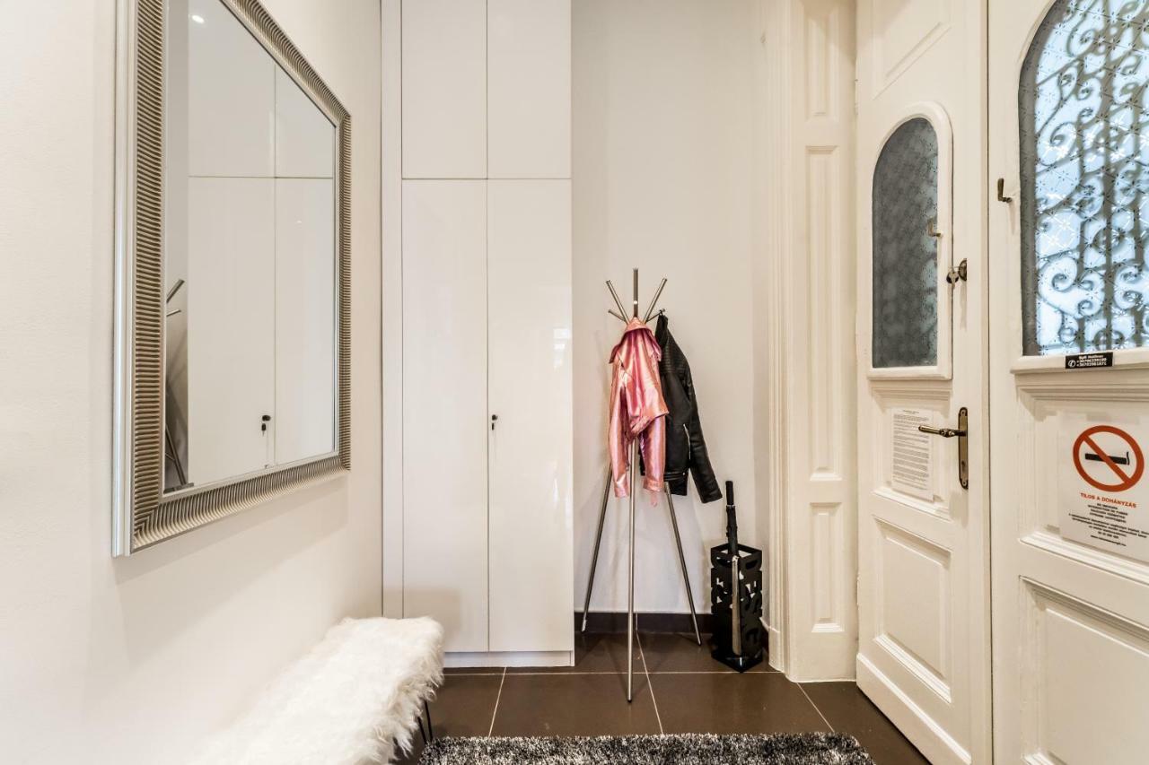 Bpr Luxe De Noir Et Blanc Apartment Budapest Exterior photo